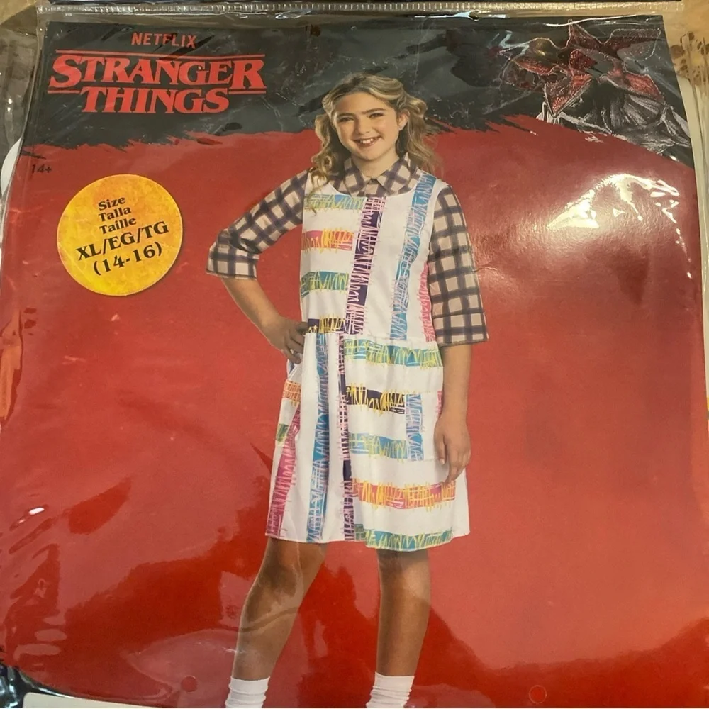 Stranger Things Halloween Costume Elle Season 4 Halloween size XL NEW